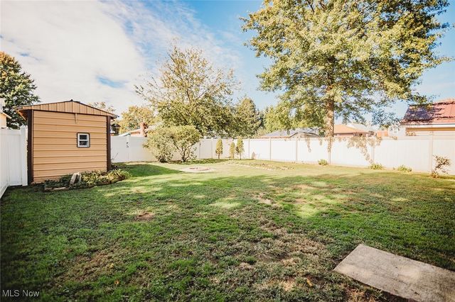 209 Elm Street, Belpre, OH 45714