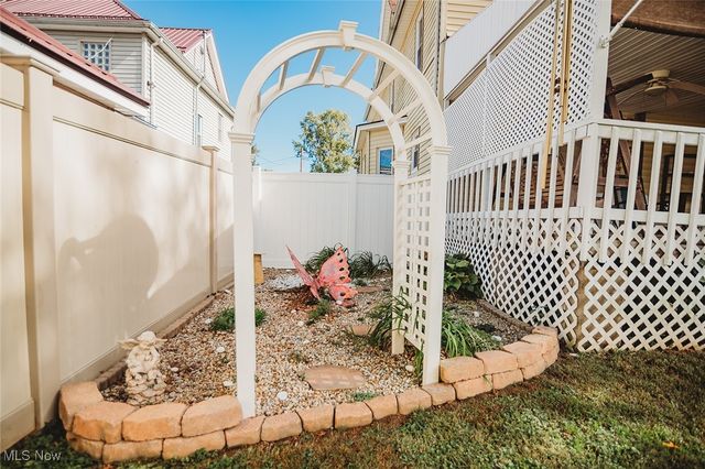 209 Elm Street, Belpre, OH 45714