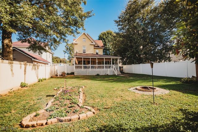 209 Elm Street, Belpre, OH 45714