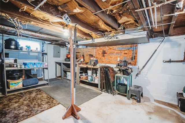 209 Elm Street, Belpre, OH 45714