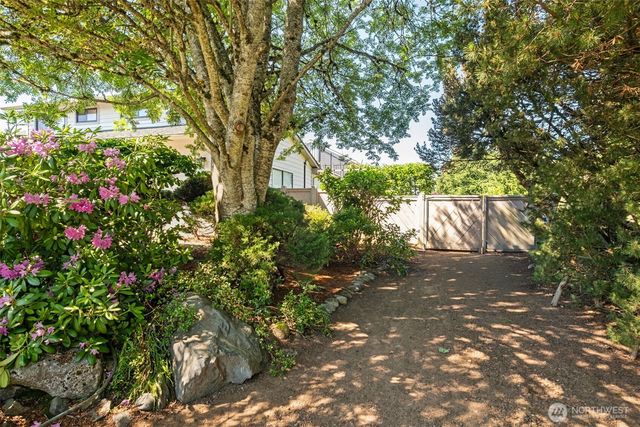 13804 SE 237th Place, Kent, WA 98042