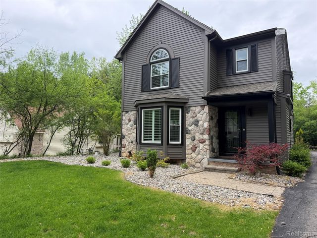 5589 Loveland Street, West Bloomfield Charter Township, MI 48322