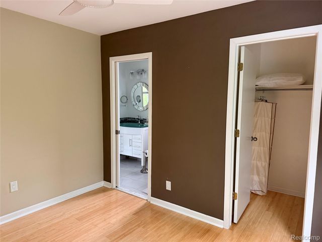 5589 Loveland Street, West Bloomfield Charter Township, MI 48322