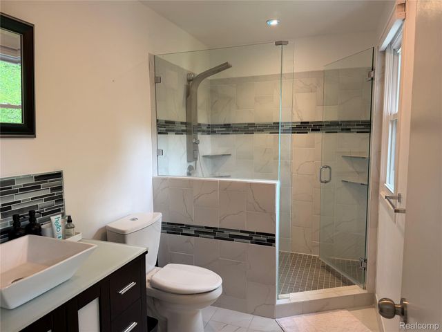 5589 Loveland Street, West Bloomfield Charter Township, MI 48322