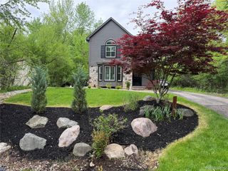 5589 Loveland Street, West Bloomfield Charter Township, MI 48322