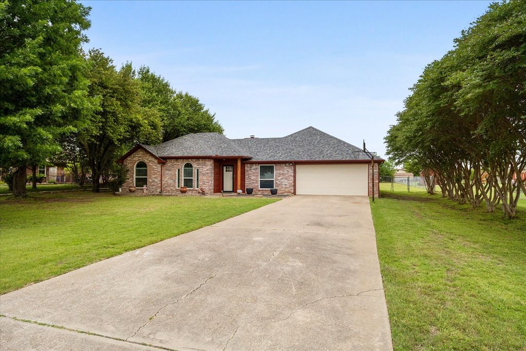 303 Anita Lane, Waxahachie, TX 75165