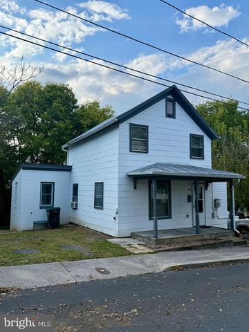 132 SHARPE ST, Strasburg, VA 22657