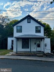 132 SHARPE ST, Strasburg, VA 22657