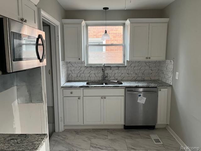 17694 Shaftsbury Avenue, Detroit, MI 48219