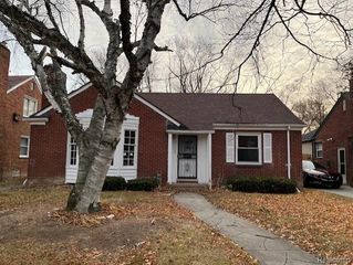 17694 Shaftsbury Avenue, Detroit, MI 48219