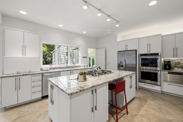 2900 Cayuga Point, Des Moines, IA 50321