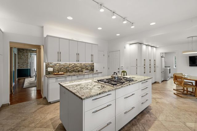 2900 Cayuga Point, Des Moines, IA 50321