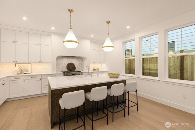 11610 NE 92nd Street, Kirkland, WA 98033