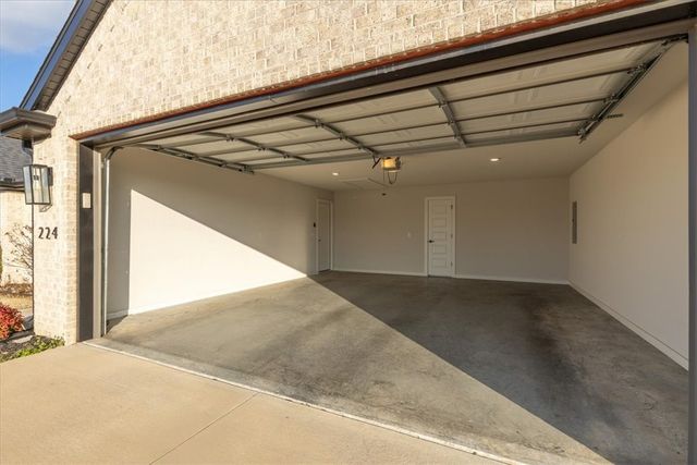 224 S Benchmark Lane, Fayetteville, AR 72704