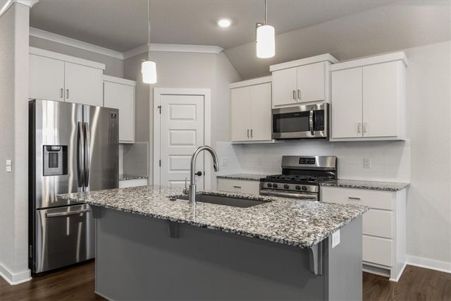 224 S Benchmark Lane, Fayetteville, AR 72704