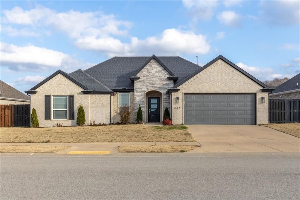 224 S Benchmark Lane, Fayetteville, AR 72704