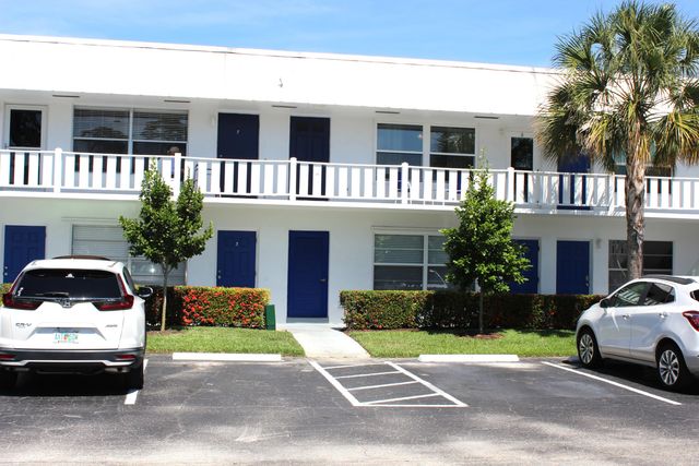 2929 SE Ocean Boulevard B2, Stuart, FL 34996