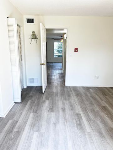2929 SE Ocean Boulevard B2, Stuart, FL 34996