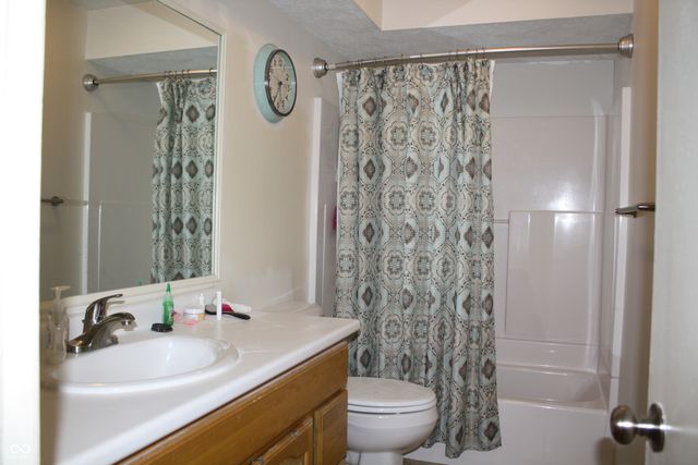 8437 Lockwood Lane, Indianapolis, IN 46217