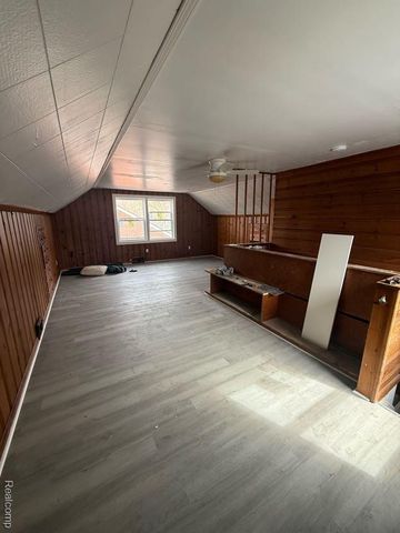 7762 Greenview Avenue, Detroit, MI 48228