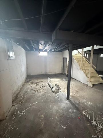 7762 Greenview Avenue, Detroit, MI 48228