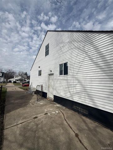 7762 Greenview Avenue, Detroit, MI 48228