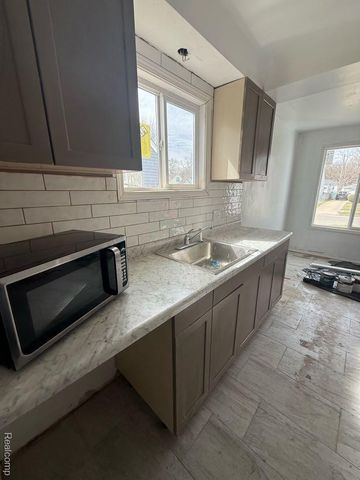 7762 Greenview Avenue, Detroit, MI 48228