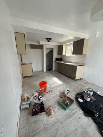 7762 Greenview Avenue, Detroit, MI 48228