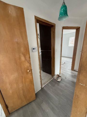 7762 Greenview Avenue, Detroit, MI 48228