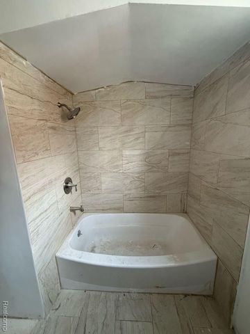 7762 Greenview Avenue, Detroit, MI 48228