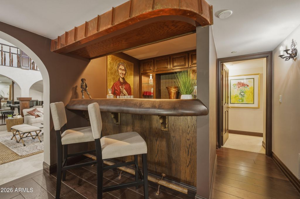 Image 10 of property listing at 6611 N 64TH Place, Paradise Valley, AZ 85253