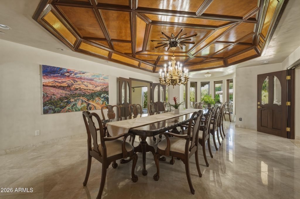 Image 11 of property listing at 6611 N 64TH Place, Paradise Valley, AZ 85253