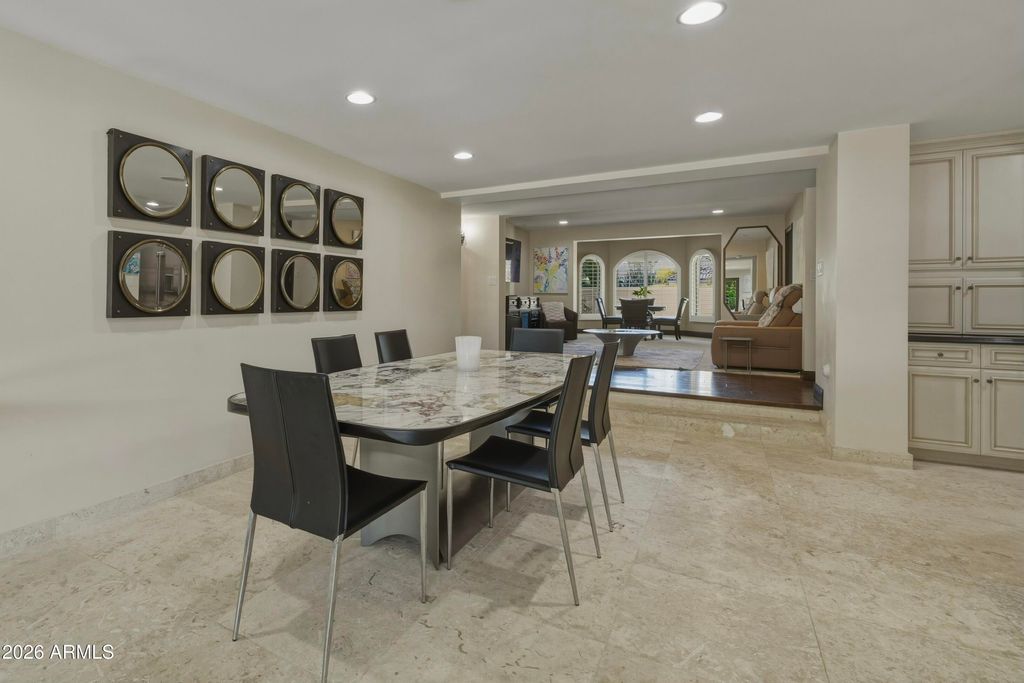 Image 17 of property listing at 6611 N 64TH Place, Paradise Valley, AZ 85253