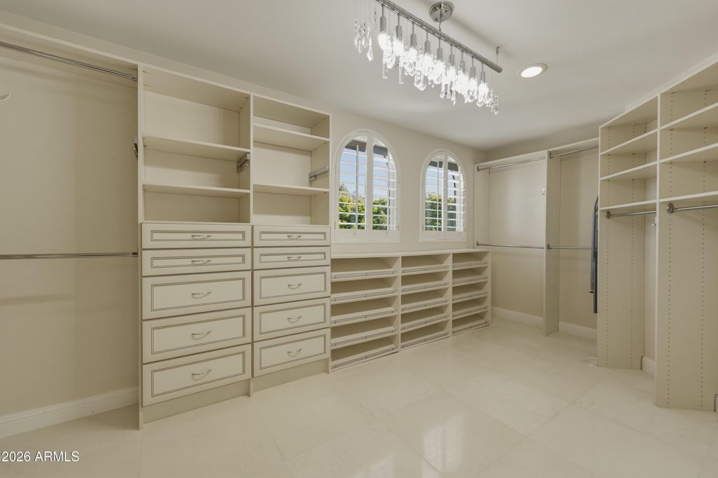 Image 26 of property listing at 6611 N 64TH Place, Paradise Valley, AZ 85253