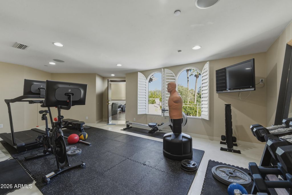 Image 30 of property listing at 6611 N 64TH Place, Paradise Valley, AZ 85253