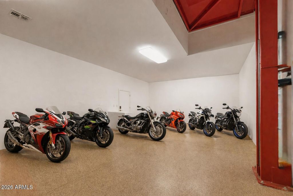 Image 34 of property listing at 6611 N 64TH Place, Paradise Valley, AZ 85253