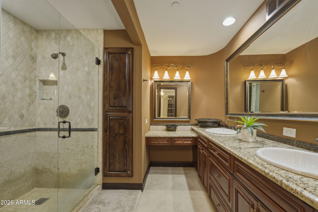 Image 45 of property listing at 6611 N 64TH Place, Paradise Valley, AZ 85253