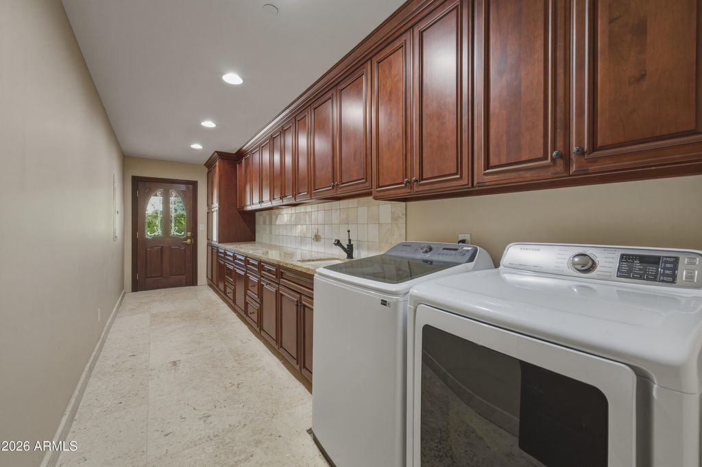 Image 52 of property listing at 6611 N 64TH Place, Paradise Valley, AZ 85253