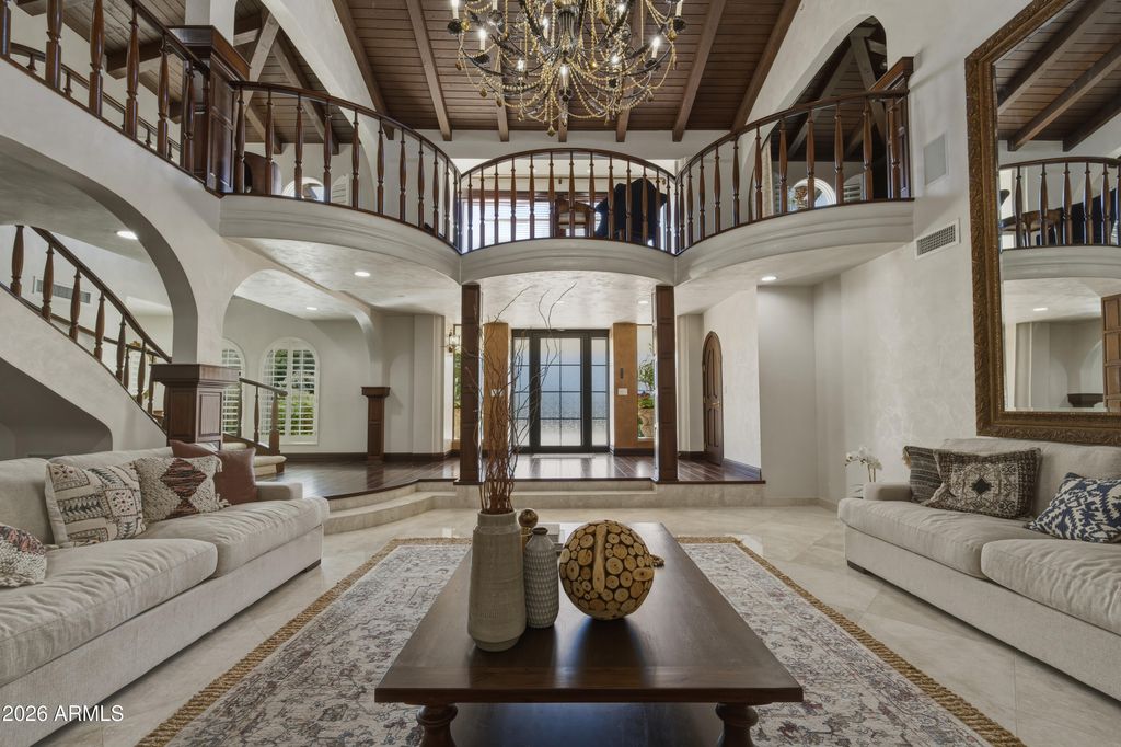 Image 6 of property listing at 6611 N 64TH Place, Paradise Valley, AZ 85253