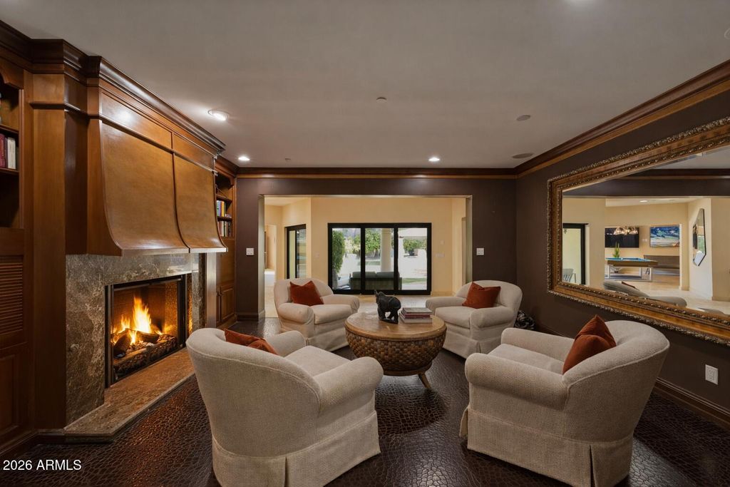 Image 8 of property listing at 6611 N 64TH Place, Paradise Valley, AZ 85253