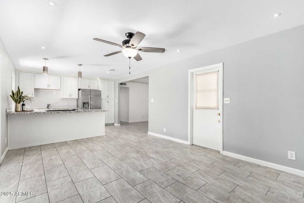 Image 11 of property listing at 1711 S HARDY Drive, Tempe, AZ 85281