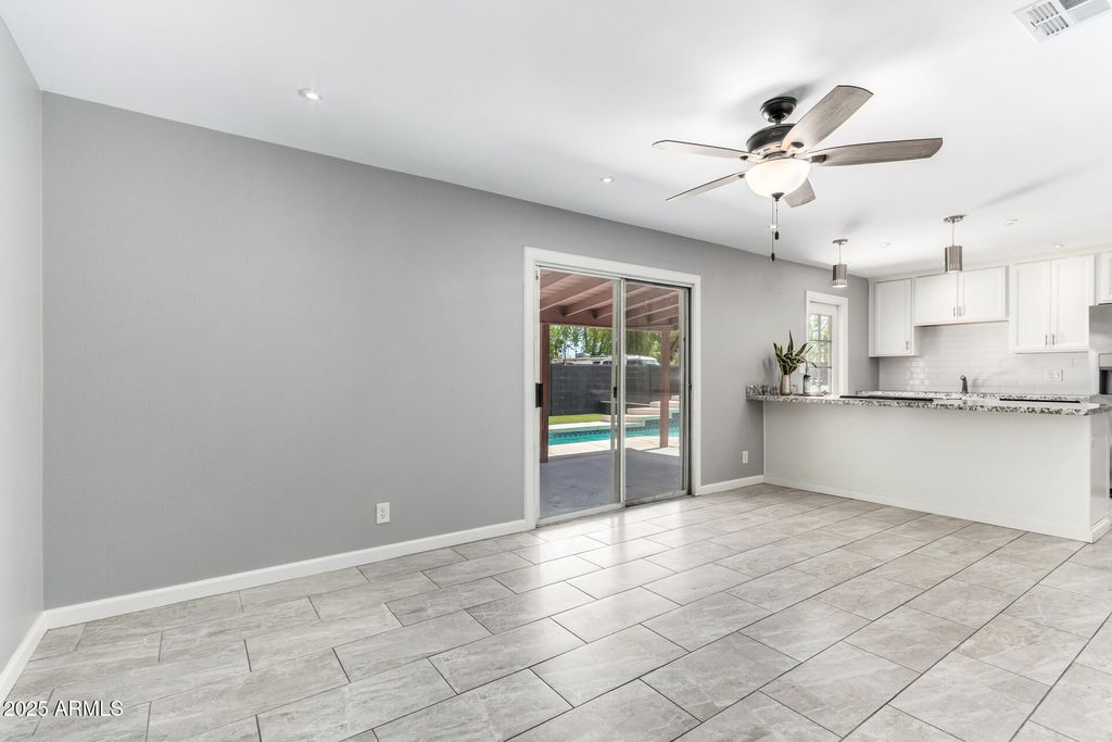 Image 12 of property listing at 1711 S HARDY Drive, Tempe, AZ 85281