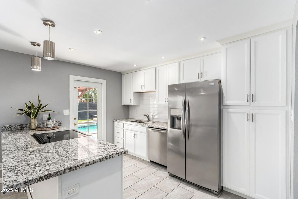 Image 2 of property listing at 1711 S HARDY Drive, Tempe, AZ 85281