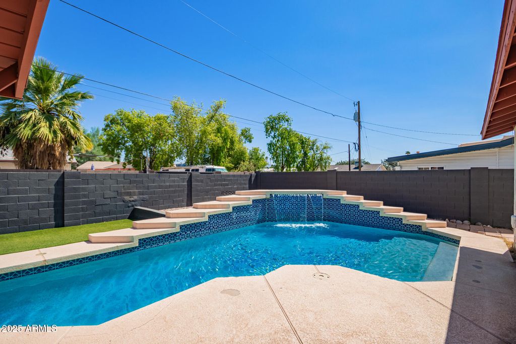 Image 32 of property listing at 1711 S HARDY Drive, Tempe, AZ 85281