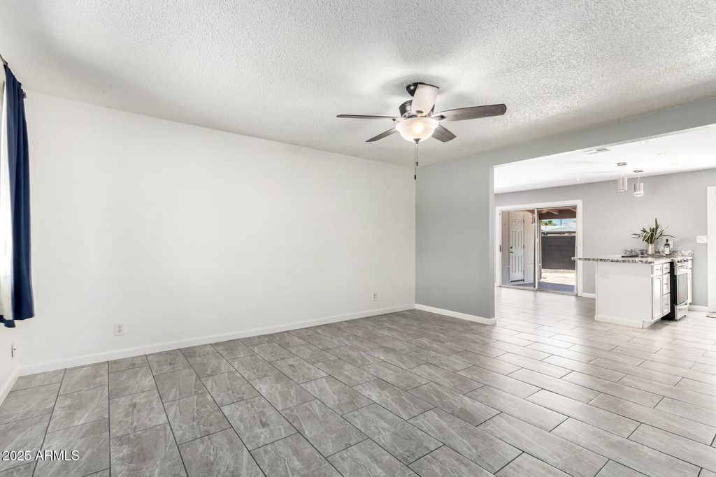 Image 7 of property listing at 1711 S HARDY Drive, Tempe, AZ 85281