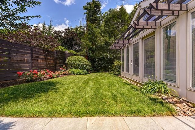300 S Lang Avenue, Point Breeze, PA 15208
