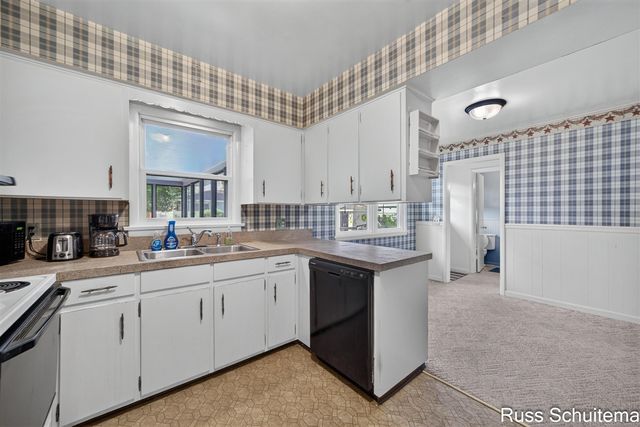 1501 Greenwich Road, Roosevelt Park, MI 49441