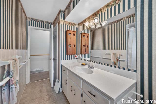 1501 Greenwich Road, Roosevelt Park, MI 49441