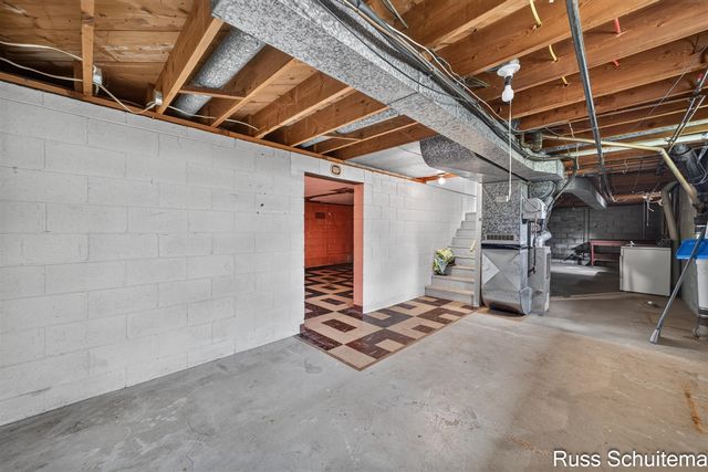 1501 Greenwich Road, Roosevelt Park, MI 49441