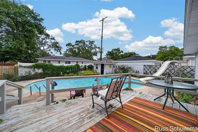 1501 Greenwich Road, Roosevelt Park, MI 49441